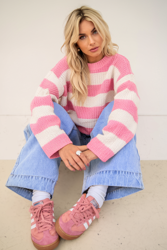 Preppy Spring Outfits 2025: Chic Knit Sweaters and Light Denim Ideas