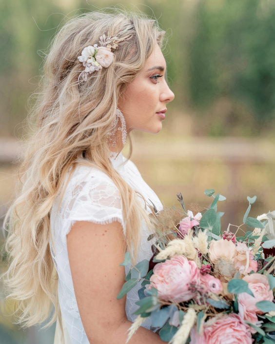 Spring Wedding Hairstyles: Elegant Looks for 2025 – Top Trends and Inspirations