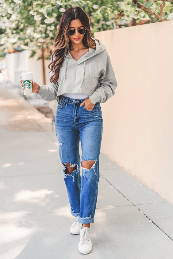 Preppy Spring Outfits 2025: Chic Knit Sweaters and Light Denim Ideas