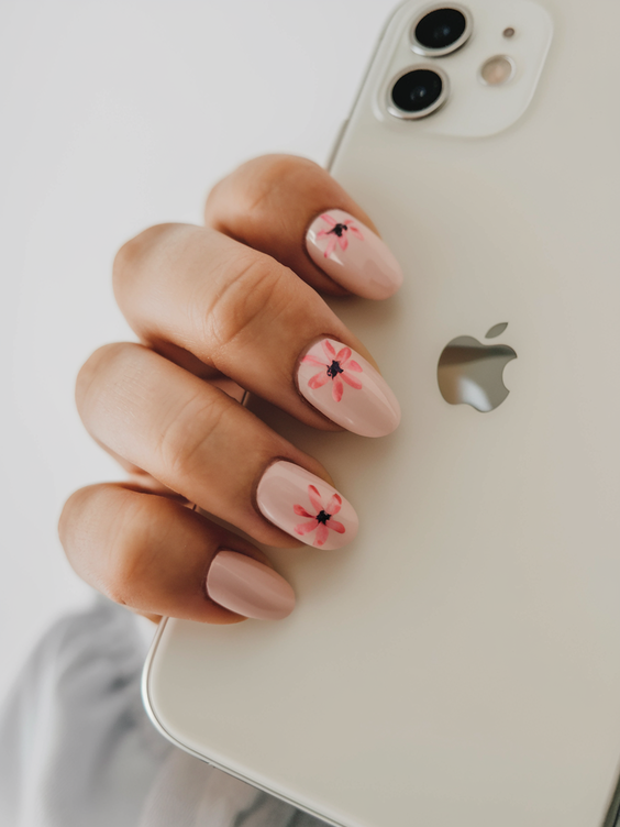 Spring Nude Nails 2025: Trendy Almond & Short Square Styles