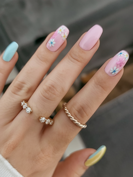 "Spring 2025 Square Nail Trends: Elegant Pastel Designs for Every Occasion"