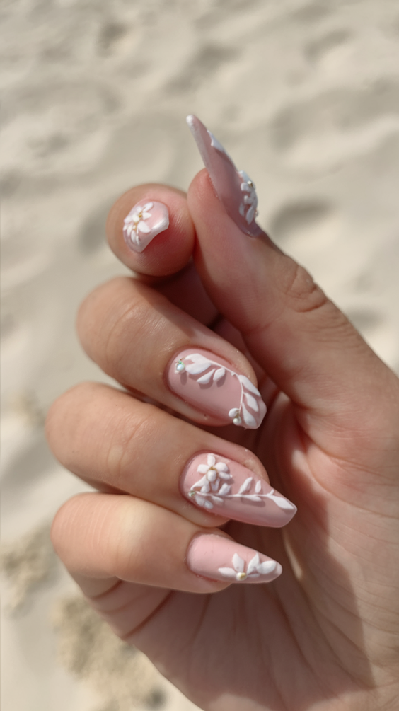 Elegant Spring Nails Ideas 2025: Pastel, Ombre & Floral Trends