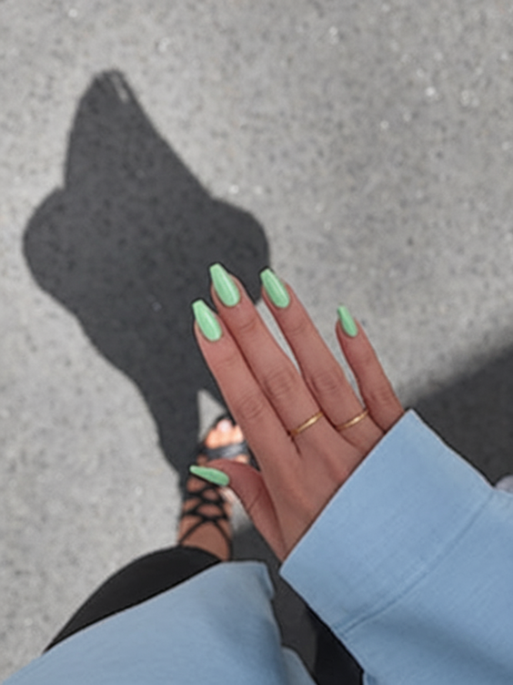 April Nails Color Ideas 2025 – Trendy Short, Solid, and Pastel Designs