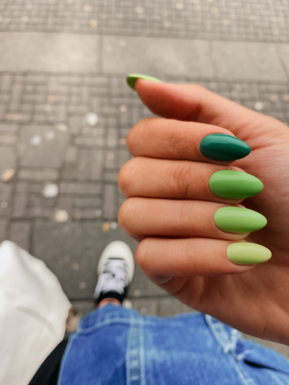 Green Spring Nails Ideas 2025 – Trendy Designs for March & Beyond