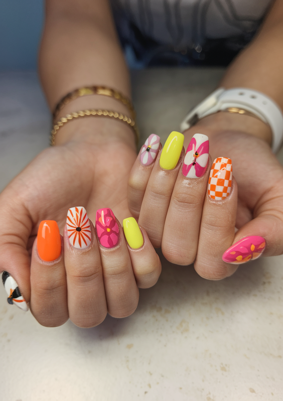 Cute Spring Break Nails 2025 – Fun & Bright Acrylic Designs