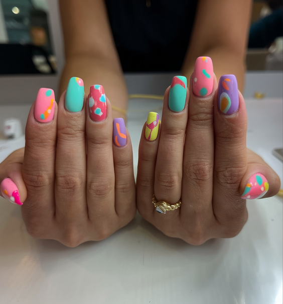 Cute Spring Break Nails 2025 – Fun & Bright Acrylic Designs