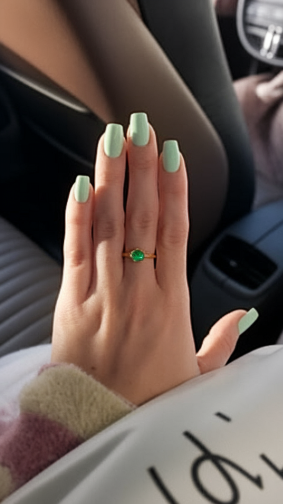 April Nails Color Ideas 2025 – Trendy Short, Solid, and Pastel Designs