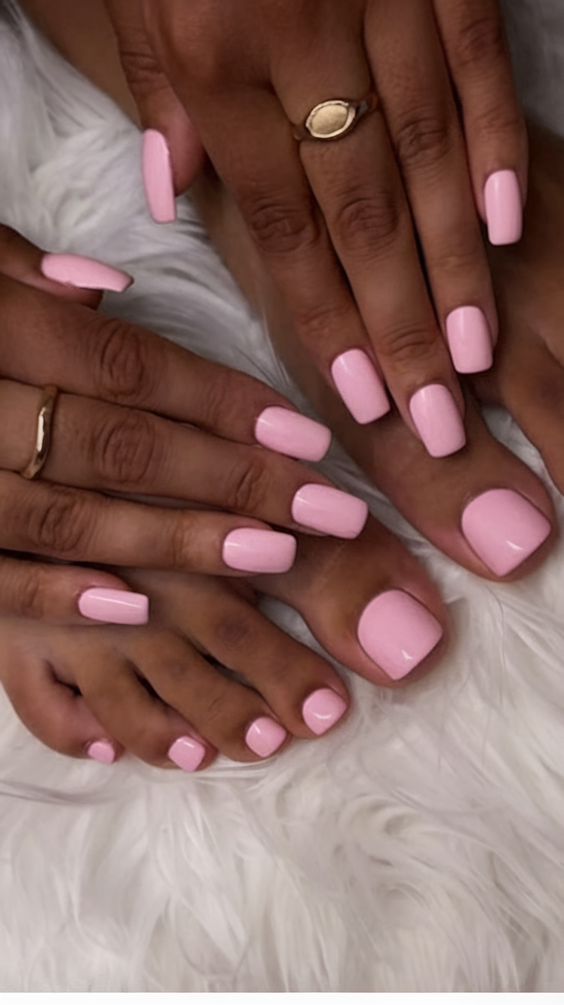 Graduation Nail Color Ideas 2025 – Stunning Solid and Colorful Styles