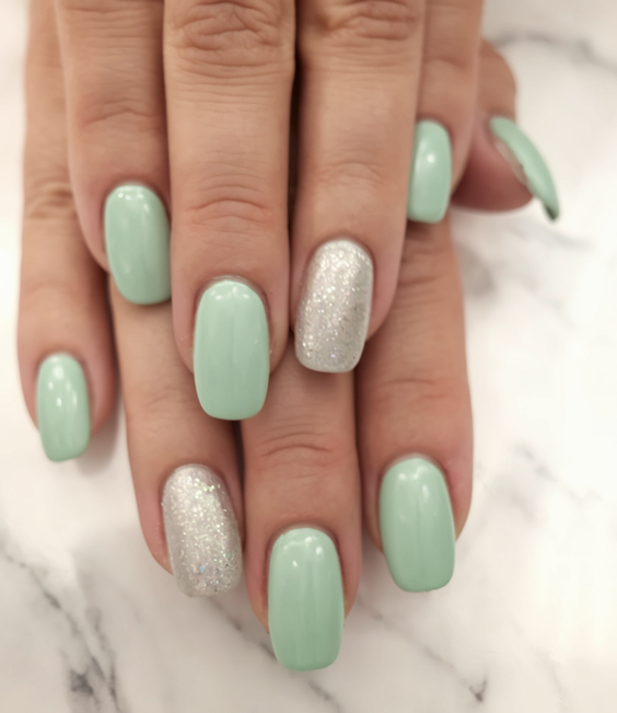 Graduation Nail Color Ideas 2025 – Stunning Solid and Colorful Styles