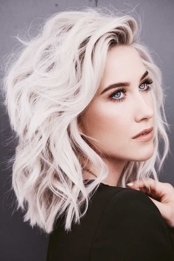 Chic Medium-Length Hairstyles for Summer 2025: Perfect Styles for Sun-Kissed Days