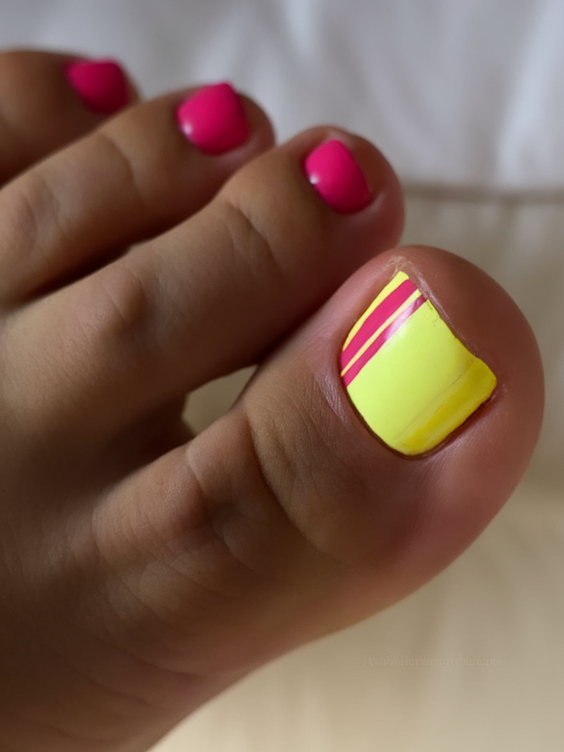 July Toe Nails Ideas 2025: Patriotic, Neon, and Simple Fourth Designs for Summer Pedicures
