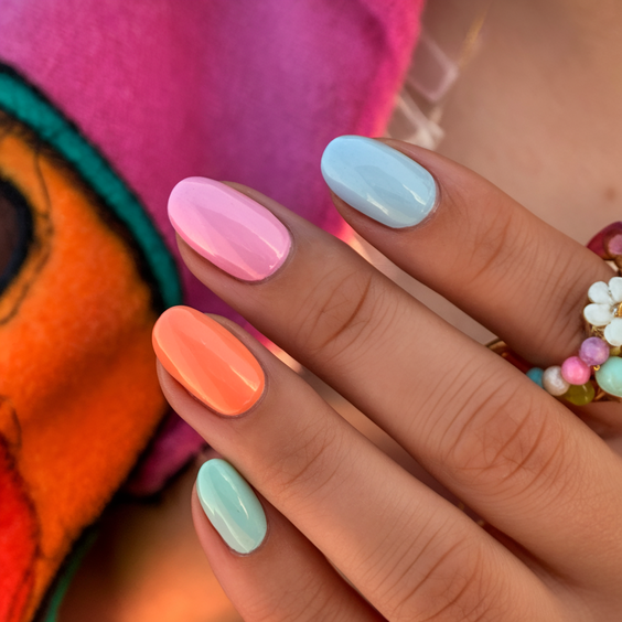 Chic Summer Nails 2025: Short Styles with Glossy Pastels and Easy Polygel Looks