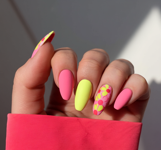 Summer Almonds Nails Ideas 2025 for Colorful Beach Vacation Looks with Classy Simple Designs