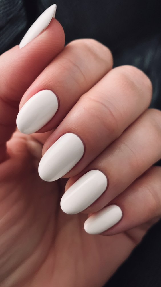 Summer White Nails Ideas 2025: Elegant Square and Almond Styles for Every Skin Tone