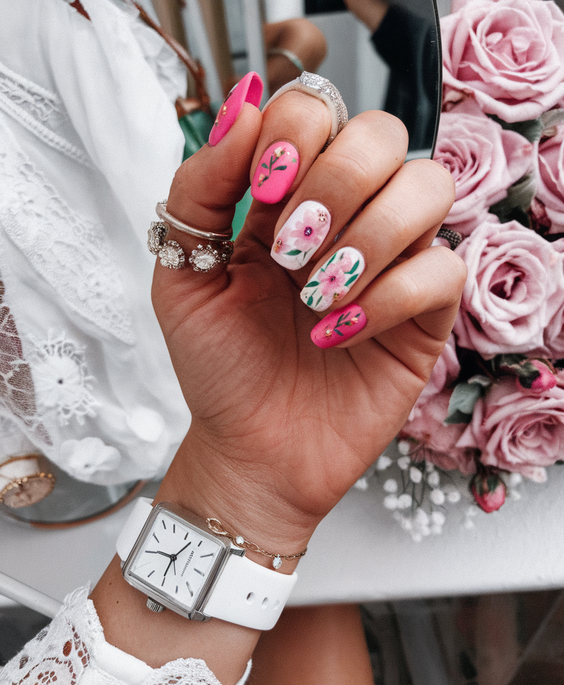 Chic Summer Nails 2025: Short Styles with Glossy Pastels and Easy Polygel Looks