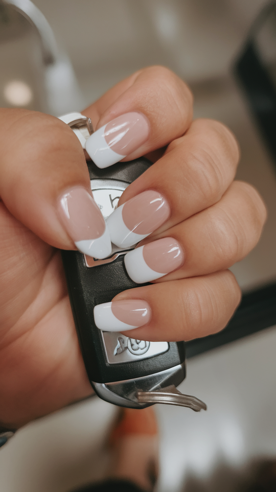 Summer White Nails Ideas 2025: Elegant Square and Almond Styles for Every Skin Tone
