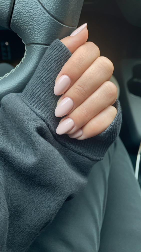Summer White Nails Ideas 2025: Elegant Square and Almond Styles for Every Skin Tone