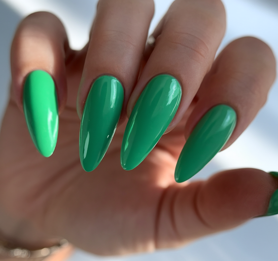 Summer Green Nails Ideas 2025: Bold Designs, Pretty Art, Simple Square, Neon Colors, and Almond Shape Trends