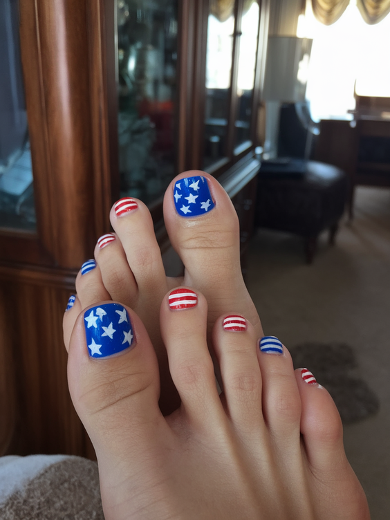 July Toe Nails Ideas 2025: Patriotic, Neon, and Simple Fourth Designs for Summer Pedicures