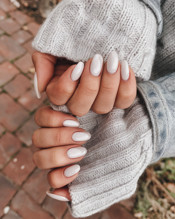 Summer White Nails Ideas 2025: Elegant Square and Almond Styles for Every Skin Tone