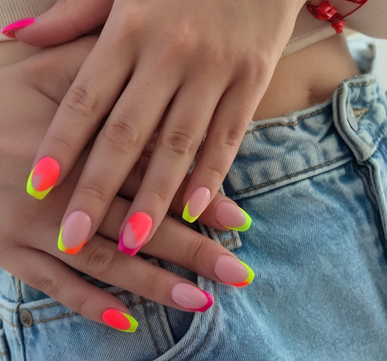 Summer Nail Design Ideas 2025: Bold Colors, Ombre Styles, and Classy Pink Acrylic Inspirations
