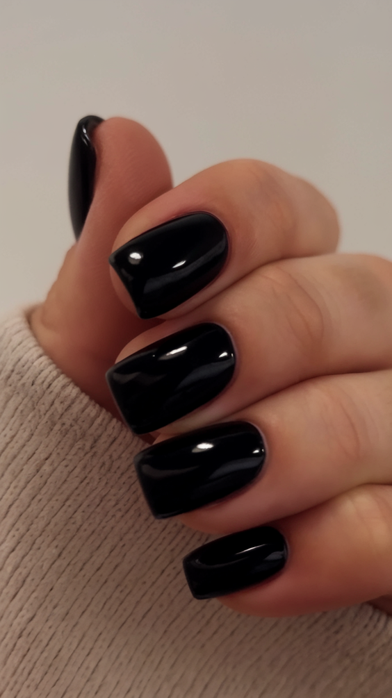 Summer Black Nails Ideas 2025 That Are Short, Trendy, and Totally Wearable for All Skin Tones