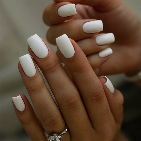 Summer White Nails Ideas 2025: Elegant Square and Almond Styles for Every Skin Tone