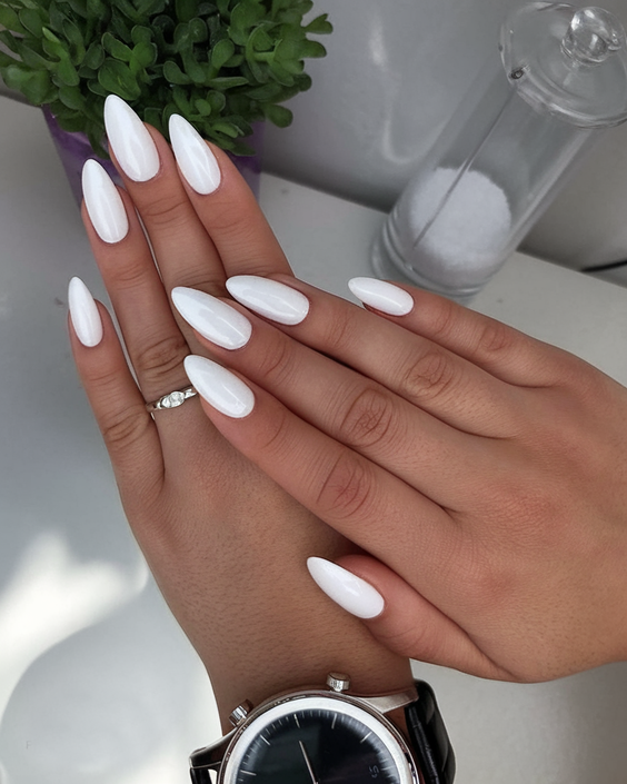 Summer White Nails Ideas 2025: Elegant Square and Almond Styles for Every Skin Tone