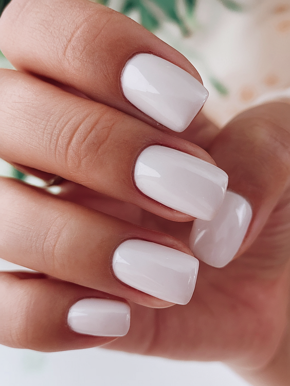 Summer White Nails Ideas 2025: Elegant Square and Almond Styles for Every Skin Tone