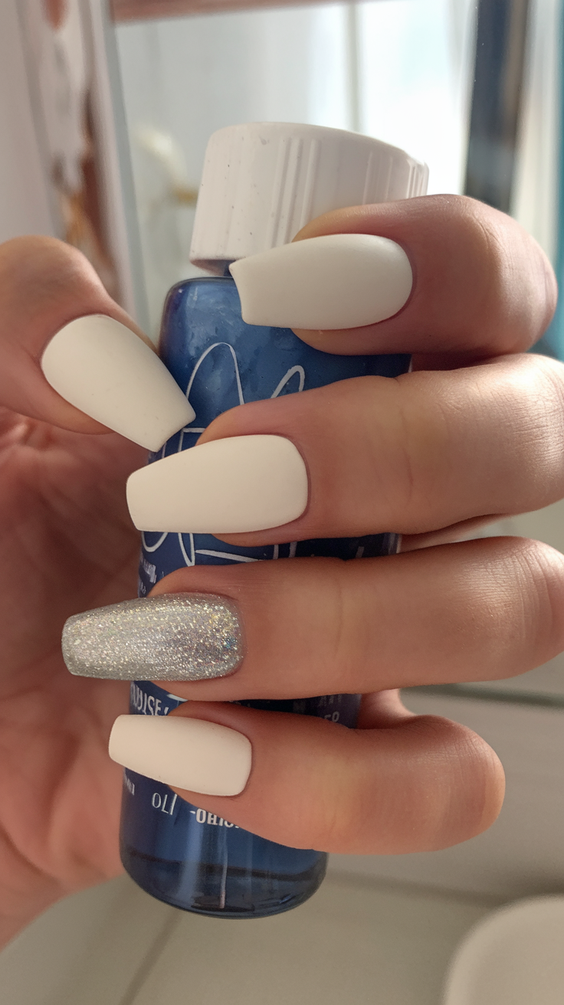 Summer White Nails Ideas 2025: Elegant Square and Almond Styles for Every Skin Tone