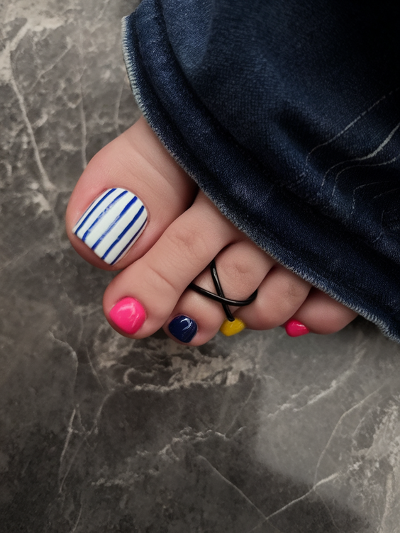 July Toe Nails Ideas 2025: Patriotic, Neon, and Simple Fourth Designs for Summer Pedicures