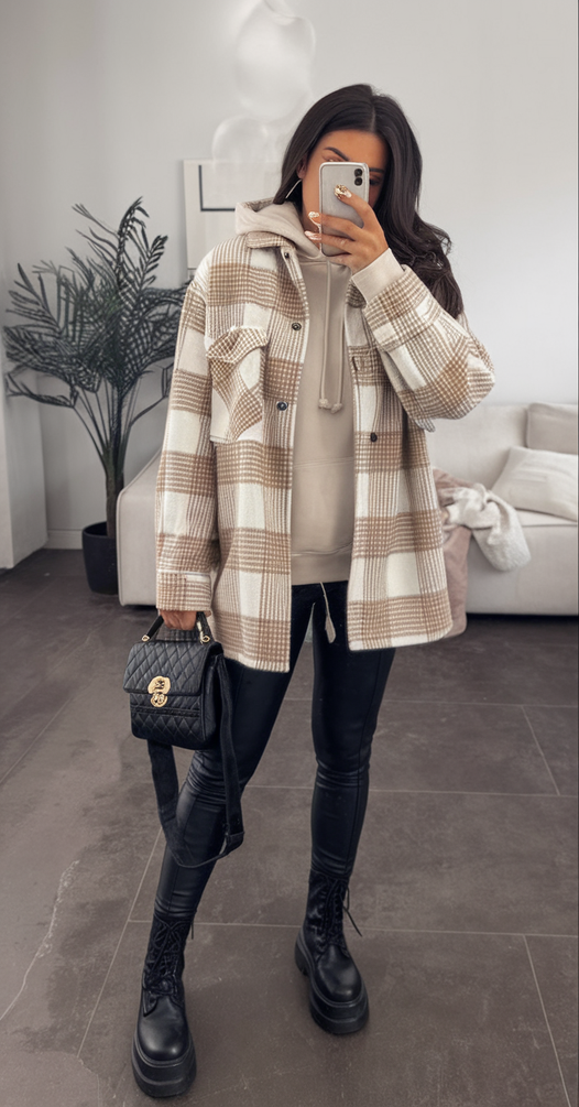 Autumn Outfit Ideas for 2025: Urban Elegance Meets Layered Fall Classics for the Modern Woman