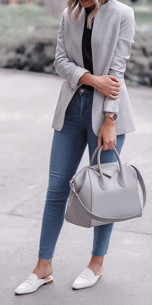 Fall Fashion Capsule Wardrobe 2025: Minimalist Essentials and Office-Ready Looks for Every Traveler