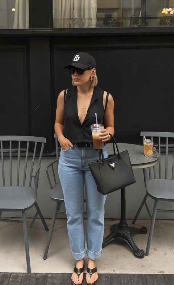 Fall Fashion Capsule Wardrobe 2025: Minimalist Essentials and Office-Ready Looks for Every Traveler