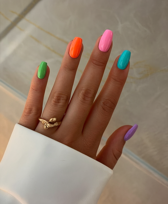 Nail Designs to Try in August 2025: Bright, Simple, and Cute August Nails Designs Short Square Ideas