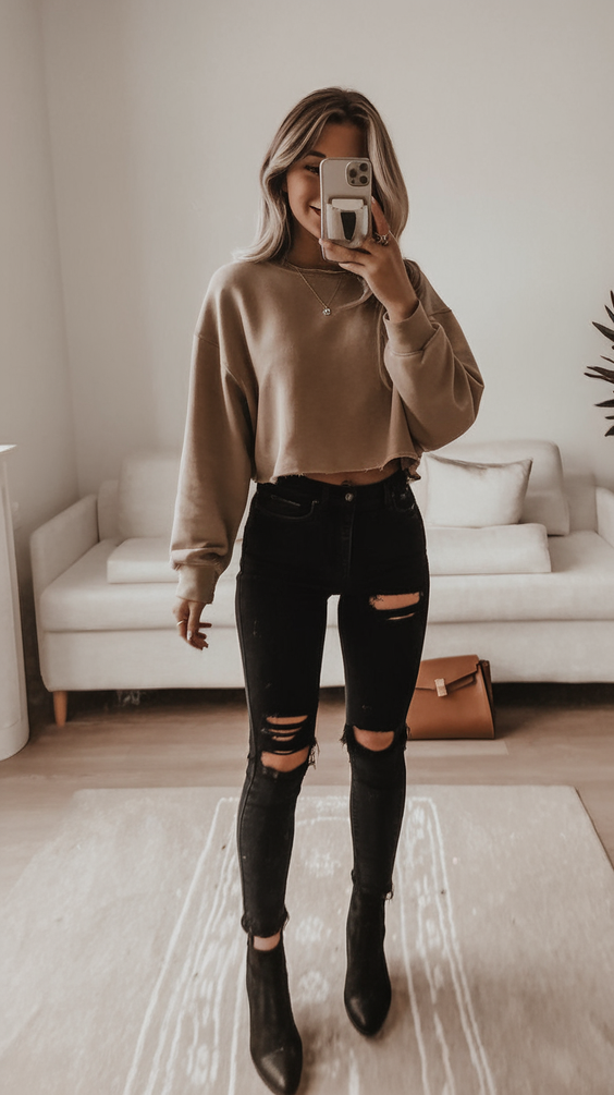 Fall 2025 Casual Outfits for Women Over 30: Effortless Capsule Wardrobe Ideas and Autumn Fashion Tips