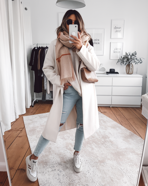 Autumn Outfit Ideas for 2025: Urban Elegance Meets Layered Fall Classics for the Modern Woman