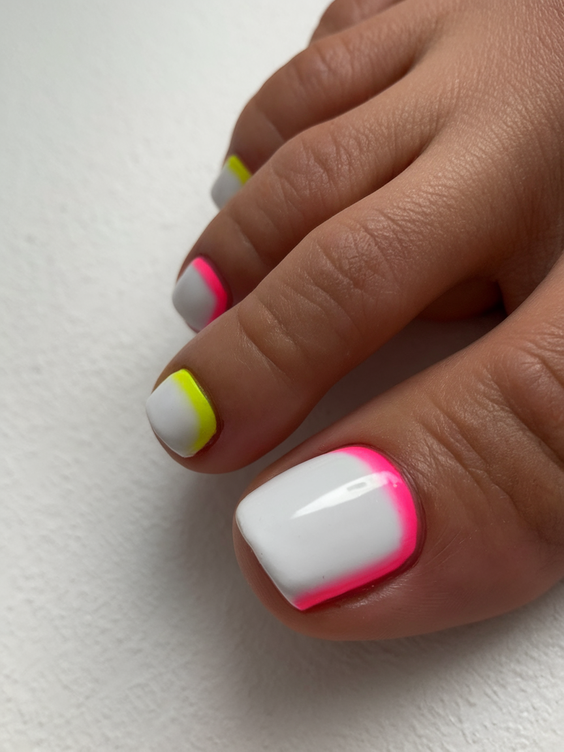 Toe Nail Ideas August 2025: The Best Pedicure Colors and Designs for Late Summer