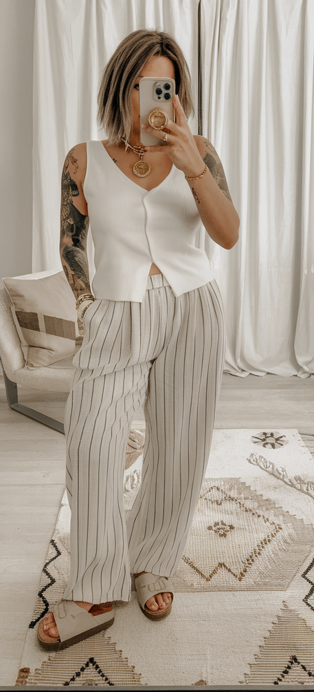 Effortless August Outfits Women Will Love in 2025