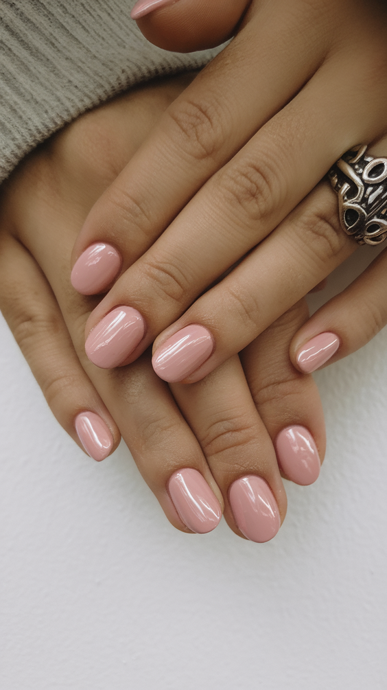 Fall Oval-Shaped Nails Ideas 2025 to Inspire Your Next Cozy Season Manicure with Elegant Designs