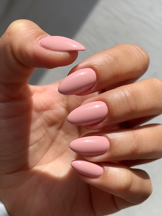 Fall Oval-Shaped Nails Ideas 2025 to Inspire Your Next Cozy Season Manicure with Elegant Designs