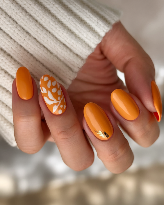 Trendy Fall Manicure 2025 Styles That Combine Seasonal Colors, Artistic Patterns, and Elegant Finishes