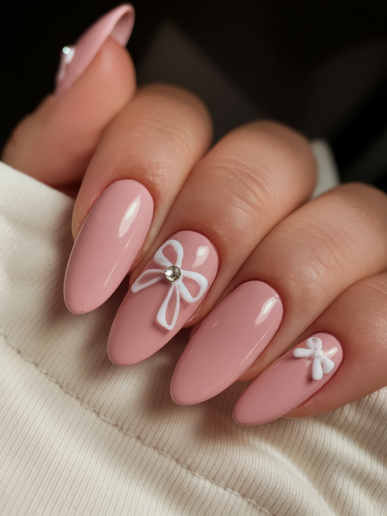 Fall Oval-Shaped Nails Ideas 2025 to Inspire Your Next Cozy Season Manicure with Elegant Designs
