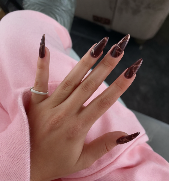 Fall Stiletto Nails 2025: Must-Try Designs for a Bold and Seasonal Statement This Autumn