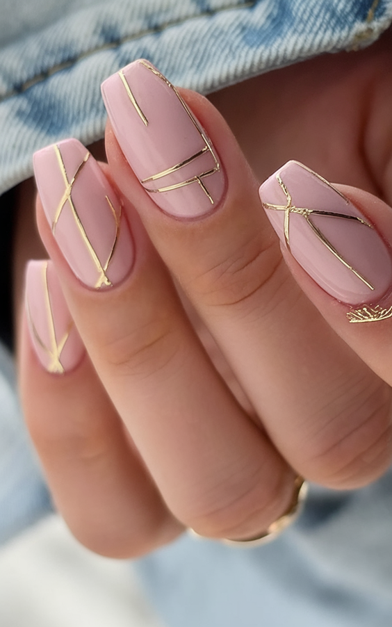 Fall Oval-Shaped Nails Ideas 2025 to Inspire Your Next Cozy Season Manicure with Elegant Designs