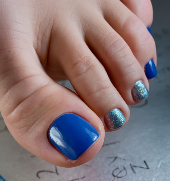 Fall Toe Nails for October 2025: 20 Stylish Ideas with Designs, Colors, and Halloween-Inspired Looks