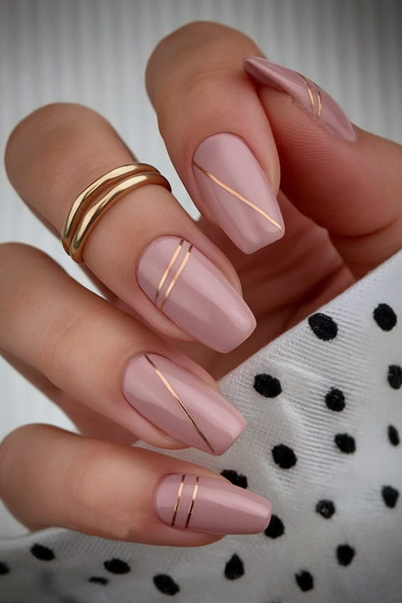 Fall Oval-Shaped Nails Ideas 2025 to Inspire Your Next Cozy Season Manicure with Elegant Designs
