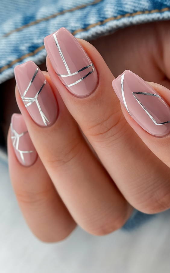 Fall Oval-Shaped Nails Ideas 2025 to Inspire Your Next Cozy Season Manicure with Elegant Designs