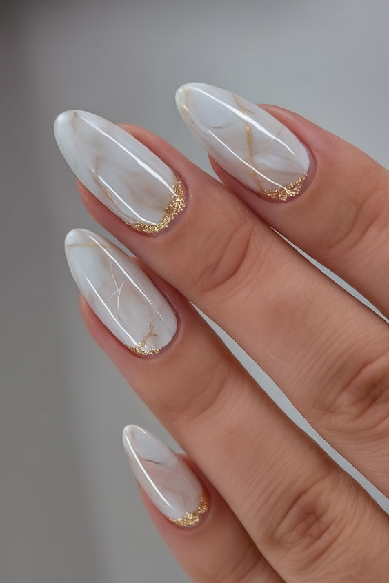 Fall Oval-Shaped Nails Ideas 2025 to Inspire Your Next Cozy Season Manicure with Elegant Designs
