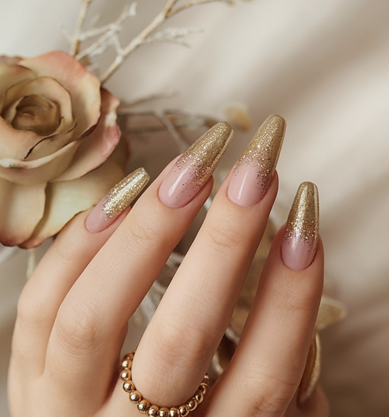 Best Gold Fall Nails 2025 for a Glam Autumn Manicure – Chrome, Glitter, Marbled, and Mixed Styles